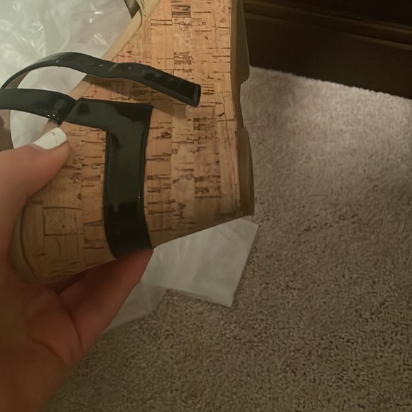 Guess black and cream platform sandals - Picture 5 of 5